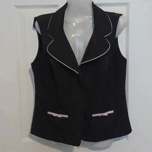 - Striped skirt/pants/vest set